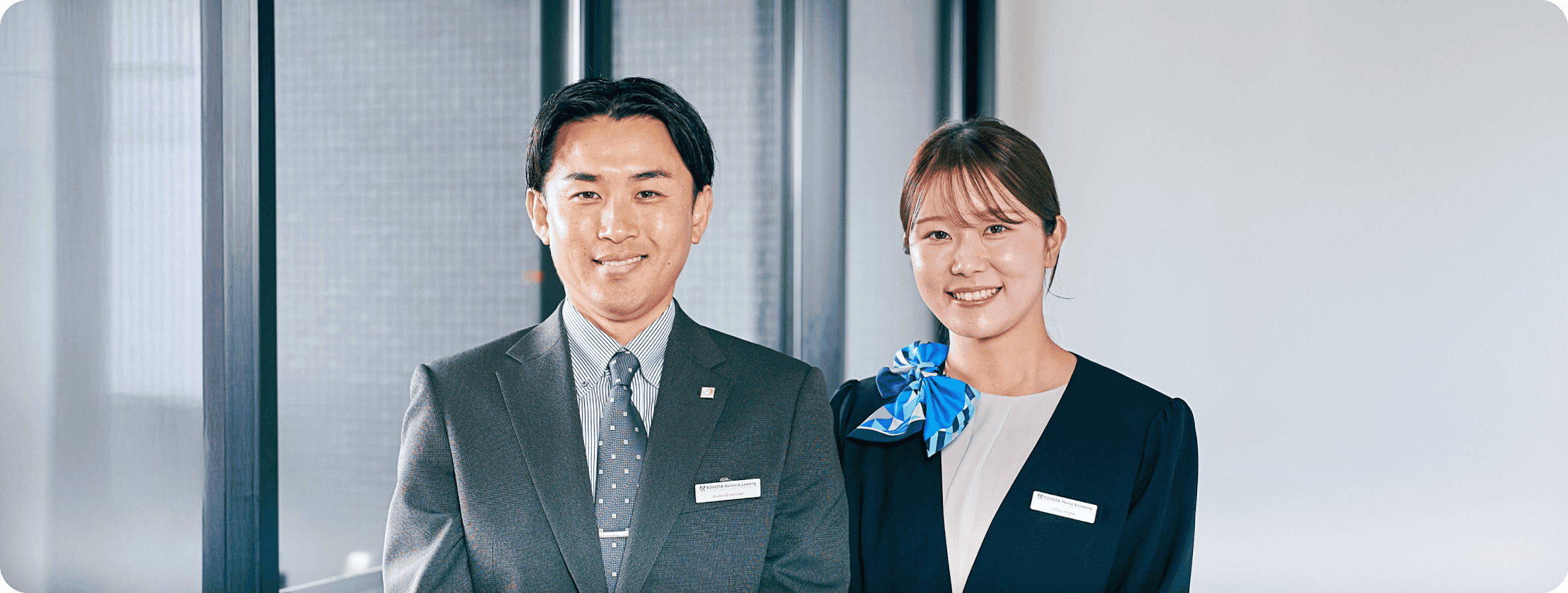 新入社員2名の集合写真